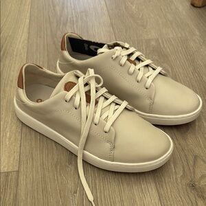 OluKai Cream Women’s brand new Low-Top Sneakers with Leather Finish